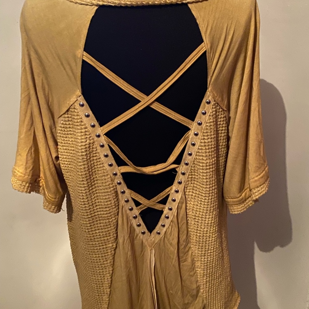 POL Size Medium Mustard Top
